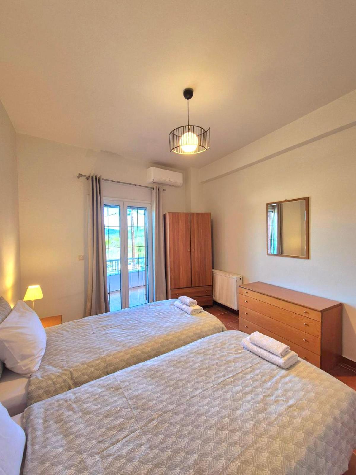 J&B Countryside Life Apartment Agios Matthaios  Exterior photo