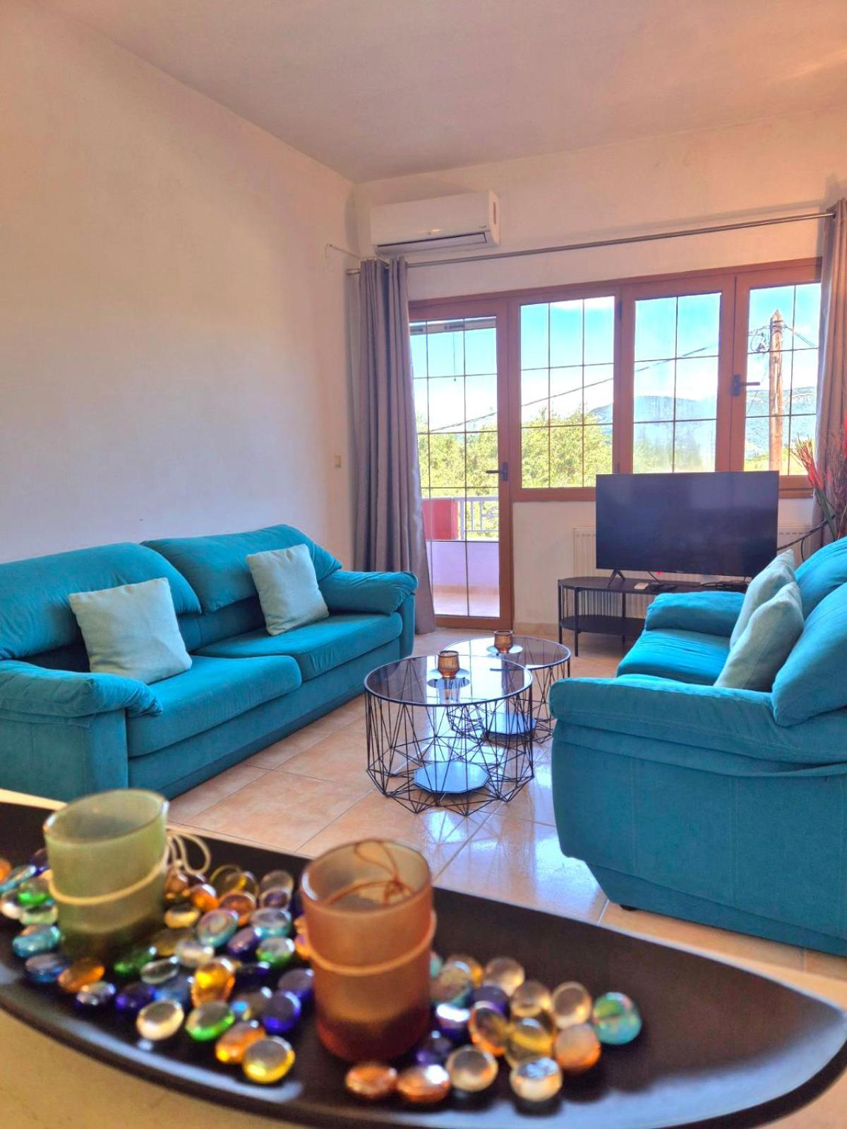 J&B Countryside Life Apartment Agios Matthaios  Exterior photo